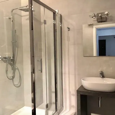 Valverde 32 Pensión 3*